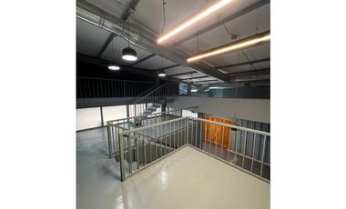 OFICINA DISPONIBLE PARA ARRIENDO CENTRO DE NEGOCIOS ALAMEDAS