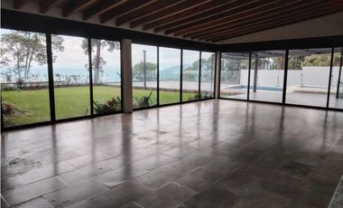 Casa en venta dentro de residencial en Avándaro Valle de Bravo