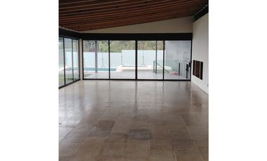 Casa en venta dentro de residencial en Avándaro Valle de Bravo