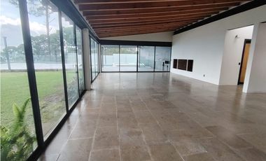 Casa en venta dentro de residencial en Avándaro Valle de Bravo