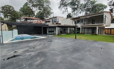 Casa en venta dentro de residencial en Avándaro Valle de Bravo
