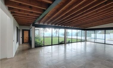 Casa en venta dentro de residencial en Avándaro Valle de Bravo