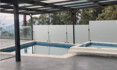 Casa en venta dentro de residencial en Avándaro Valle de Bravo