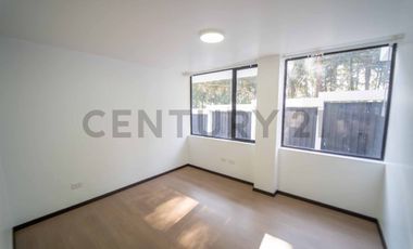 En renta departamento Urb. El Condado