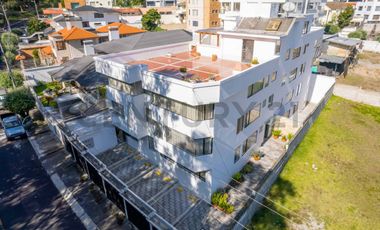 En renta departamento Urb. El Condado