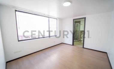 En renta departamento Urb. El Condado