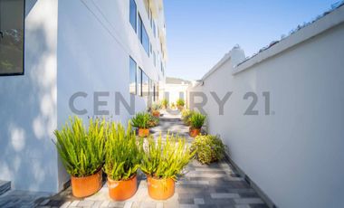 En renta departamento Urb. El Condado