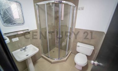 En renta departamento Urb. El Condado