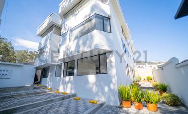 En renta departamento Urb. El Condado