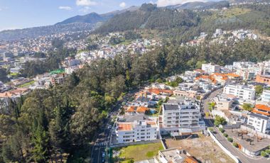 En renta departamento Urb. El Condado