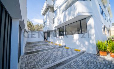 En renta departamento Urb. El Condado