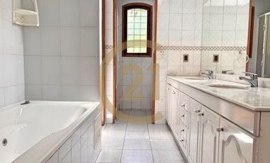 EN ARRIENDO, CASA CHILENA 6 DORMS EN LOS TRAPENSES
