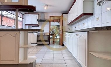 EN ARRIENDO, CASA CHILENA 6 DORMS EN LOS TRAPENSES