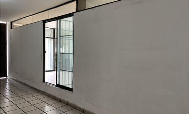 Local en  Renta en Av. Las Torres esq Heriberto Enriquez