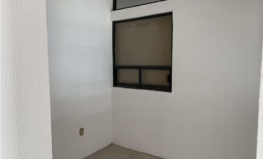 Local en  Renta en Av. Las Torres esq Heriberto Enriquez