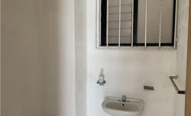 Local en  Renta en Av. Las Torres esq Heriberto Enriquez