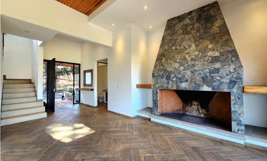 CASA EN VENTA EN  AVNDARO.