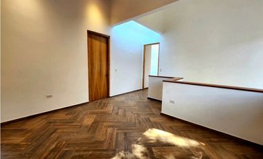 CASA EN VENTA EN  AVNDARO.