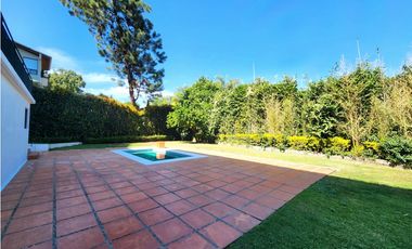 CASA EN VENTA EN  AVNDARO.