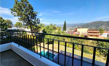 CASA EN VENTA EN  AVNDARO.