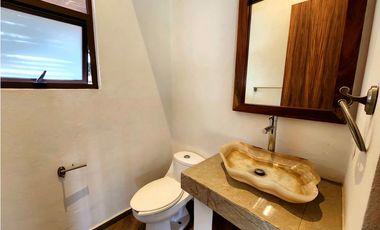 CASA EN VENTA EN  AVNDARO.