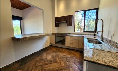 CASA EN VENTA EN  AVNDARO.