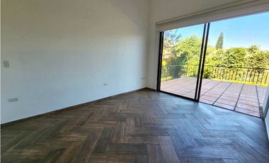 CASA EN VENTA EN  AVNDARO.