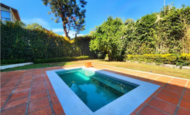 CASA EN VENTA EN  AVNDARO.