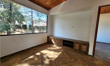 CASA EN VENTA EN  AVNDARO.