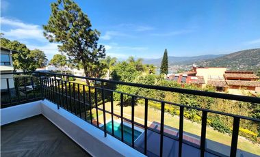 CASA EN VENTA EN  AVNDARO.