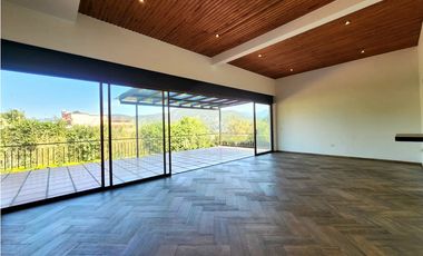 CASA EN VENTA EN  AVNDARO.