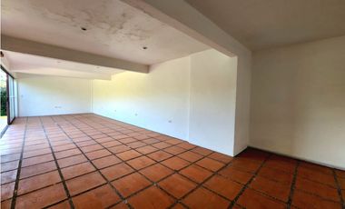 CASA EN VENTA EN  AVNDARO.