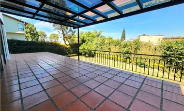 CASA EN VENTA EN  AVNDARO.