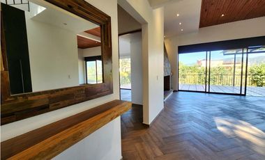 CASA EN VENTA EN  AVNDARO.