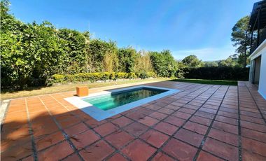 CASA EN VENTA EN  AVNDARO.