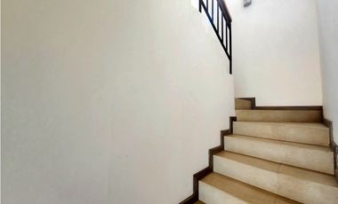 CASA EN VENTA EN  AVNDARO.