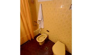 CHALET DE 4 AMBIENTES CON GRAN PARQUE Y GARAJE EN ZONA PUERTO