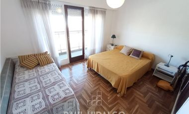 CHALET DE 4 AMBIENTES CON GRAN PARQUE Y GARAJE EN ZONA PUERTO