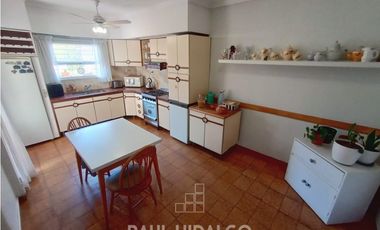 CHALET DE 4 AMBIENTES CON GRAN PARQUE Y GARAJE EN ZONA PUERTO