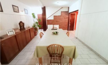 CHALET DE 4 AMBIENTES CON GRAN PARQUE Y GARAJE EN ZONA PUERTO