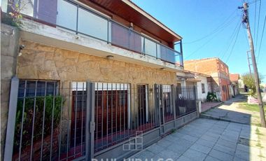 CHALET DE 4 AMBIENTES CON GRAN PARQUE Y GARAJE EN ZONA PUERTO