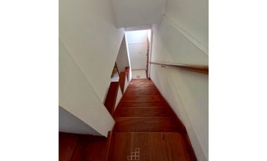 CHALET DE 4 AMBIENTES CON GRAN PARQUE Y GARAJE EN ZONA PUERTO