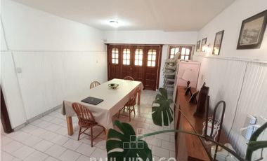 CHALET DE 4 AMBIENTES CON GRAN PARQUE Y GARAJE EN ZONA PUERTO