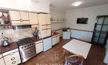 CHALET DE 4 AMBIENTES CON GRAN PARQUE Y GARAJE EN ZONA PUERTO