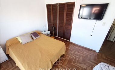 CHALET DE 4 AMBIENTES CON GRAN PARQUE Y GARAJE EN ZONA PUERTO