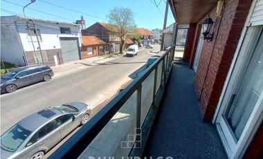 CHALET DE 4 AMBIENTES CON GRAN PARQUE Y GARAJE EN ZONA PUERTO