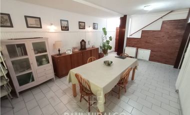 CHALET DE 4 AMBIENTES CON GRAN PARQUE Y GARAJE EN ZONA PUERTO