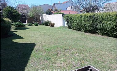 CHALET DE 4 AMBIENTES CON GRAN PARQUE Y GARAJE EN ZONA PUERTO