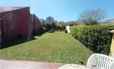 CHALET DE 4 AMBIENTES CON GRAN PARQUE Y GARAJE EN ZONA PUERTO