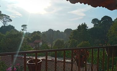 Casa en renta por la desviación de Avandaro, Valle de Bravo